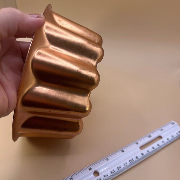 Vintage Mirro Copper Tone Aluminum Jello Cake Mold 6" Diameter Wall Decor - Picture 7 of 10